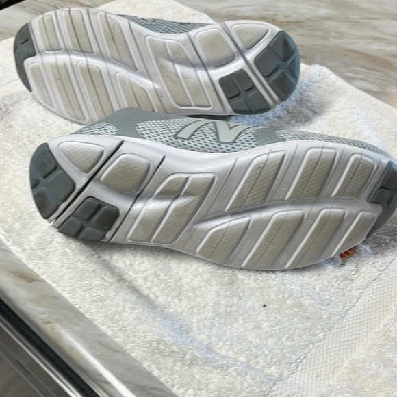 New balance slip on sneakers - Picture 9 of 12